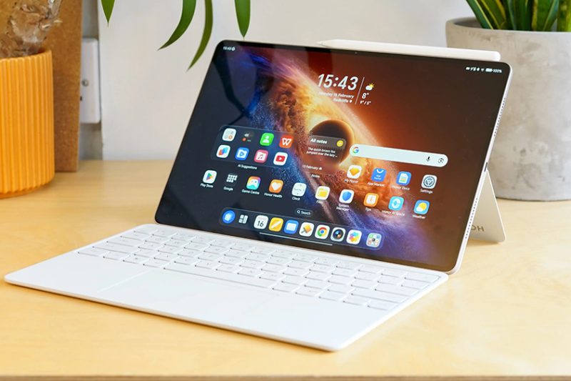 Honor MagicPad 4 Review: The Thinnest Tablet That Fixes Every Flaw
