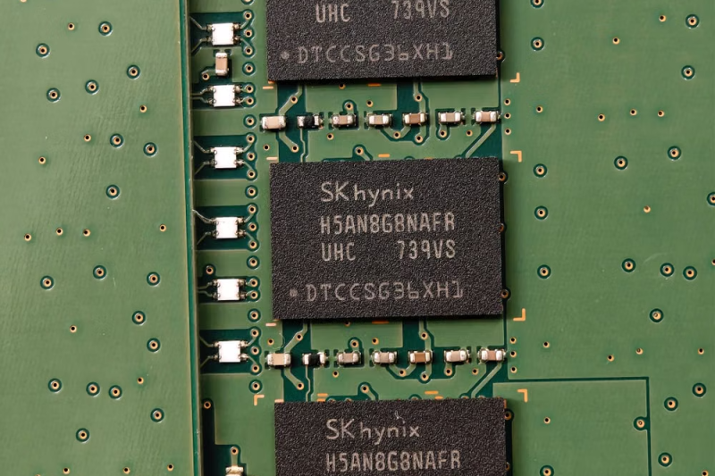 Why the Memory Chip Crisis Could Hit Phones, PCs and Other Electronics